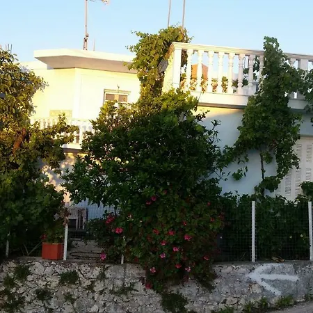 The Blue House 펜션 Agalás